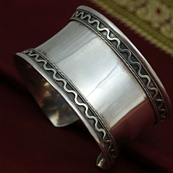Duża orientalna bransoleta ze srebra