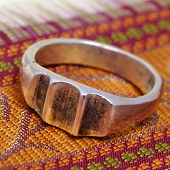 Srebrny pierścionek beduiński