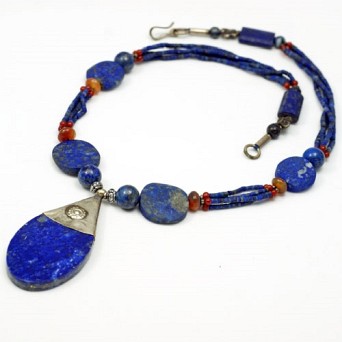 Lapis lazuli: naszyjnik z Afganistanu