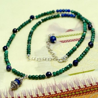 Delikatny naszyjnik z malachitu