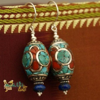 Biżuteria z Nepalu: kolczyki z lapisem