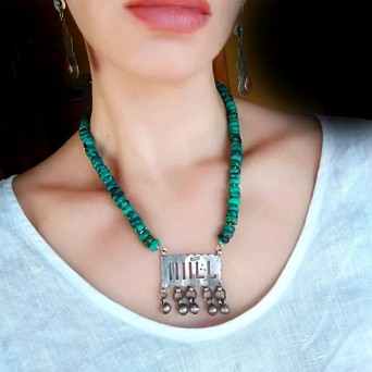 Magiczny Zar: Amulet w turkusach