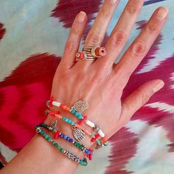 Bransoletka boho: Malachit, koral, lapis lazuli