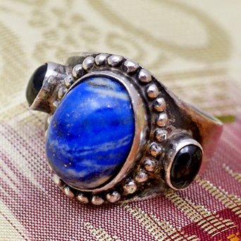 Etniczny pierścionek z lapis lazuli