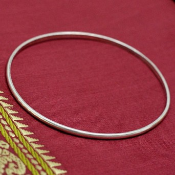 Delikatna srebrna bransoletka