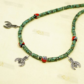 Męski naszyjnik etno; beduińskie amulety