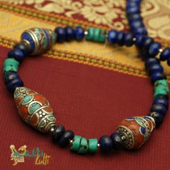 Biżuteia z Nepalu: naszyjnik z lapis lazuli