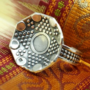 Kropkowany srebrny pierścionek