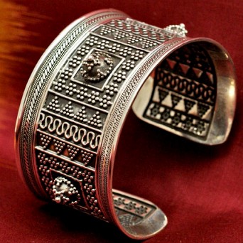 Duża srebrna bransoleta etniczna