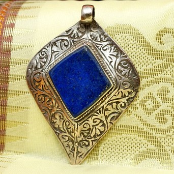 Srebrny wisior z lapis lazuli. Afganistan