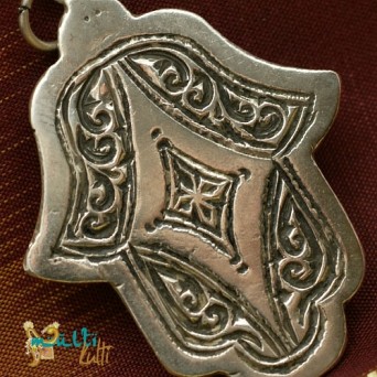 Ręka Fatimy: srebrny amulet