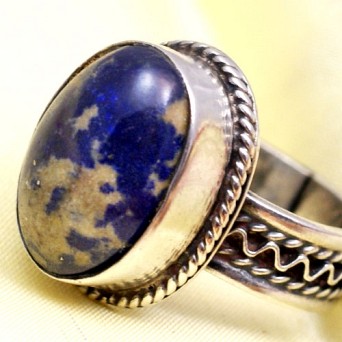 Srebrny duży pierścionek z lapis lazuli