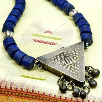 Zar: Naszyjnik z amuletem