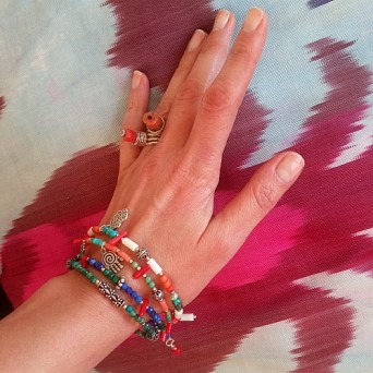 Bransoletka boho: Malachit, koral, lapis lazuli