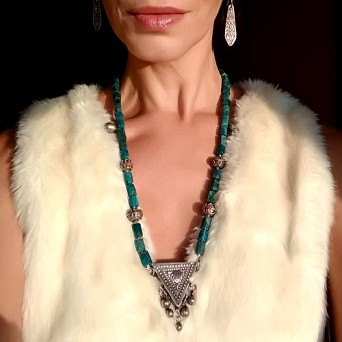Amulet Zar. Etniczny naszyjnik z kamieni