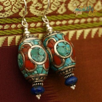 Biżuteria z Nepalu: kolczyki z lapisem
