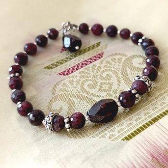 Elegancka bransoletka z granatów