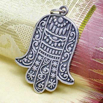 Hamsa. Srebrny amulet wisiorek