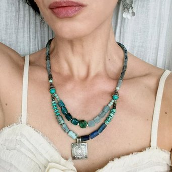 Podwójny naszyjnik z niebieskich kamieni