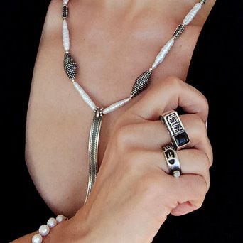 Arabski pierścionek z napisem