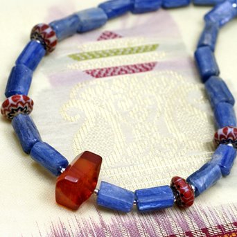 Męski naszyjnik kianit bursztyn