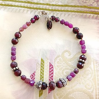 Boho bransoletka z rubinami