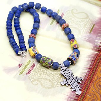 Naszyjnik z krzyżem koptyjskim i szkłem Murano