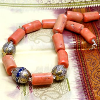 Duże korale. Naszyjnik z korala.