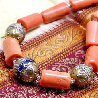 Duże korale. Naszyjnik z korala.