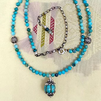 Krótki naszyjnik z niebieskich turkusów