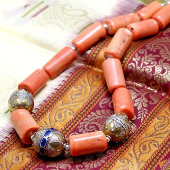 Duże korale. Naszyjnik z korala.