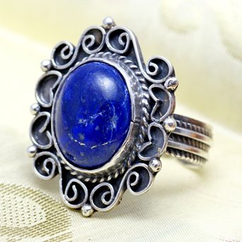Orientalny pierścionek z lapis lazuli