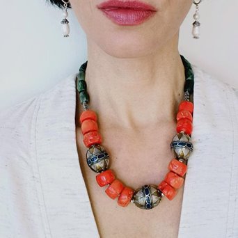Duże korale na szyję