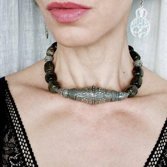 Oman. Duża kolia z labradorytu