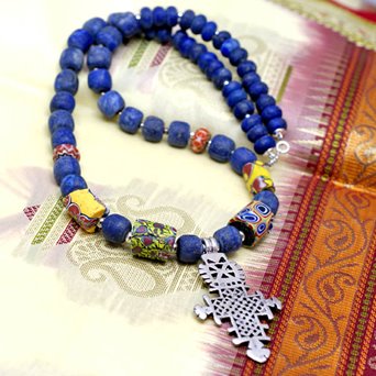 Naszyjnik z krzyżem koptyjskim i szkłem Murano